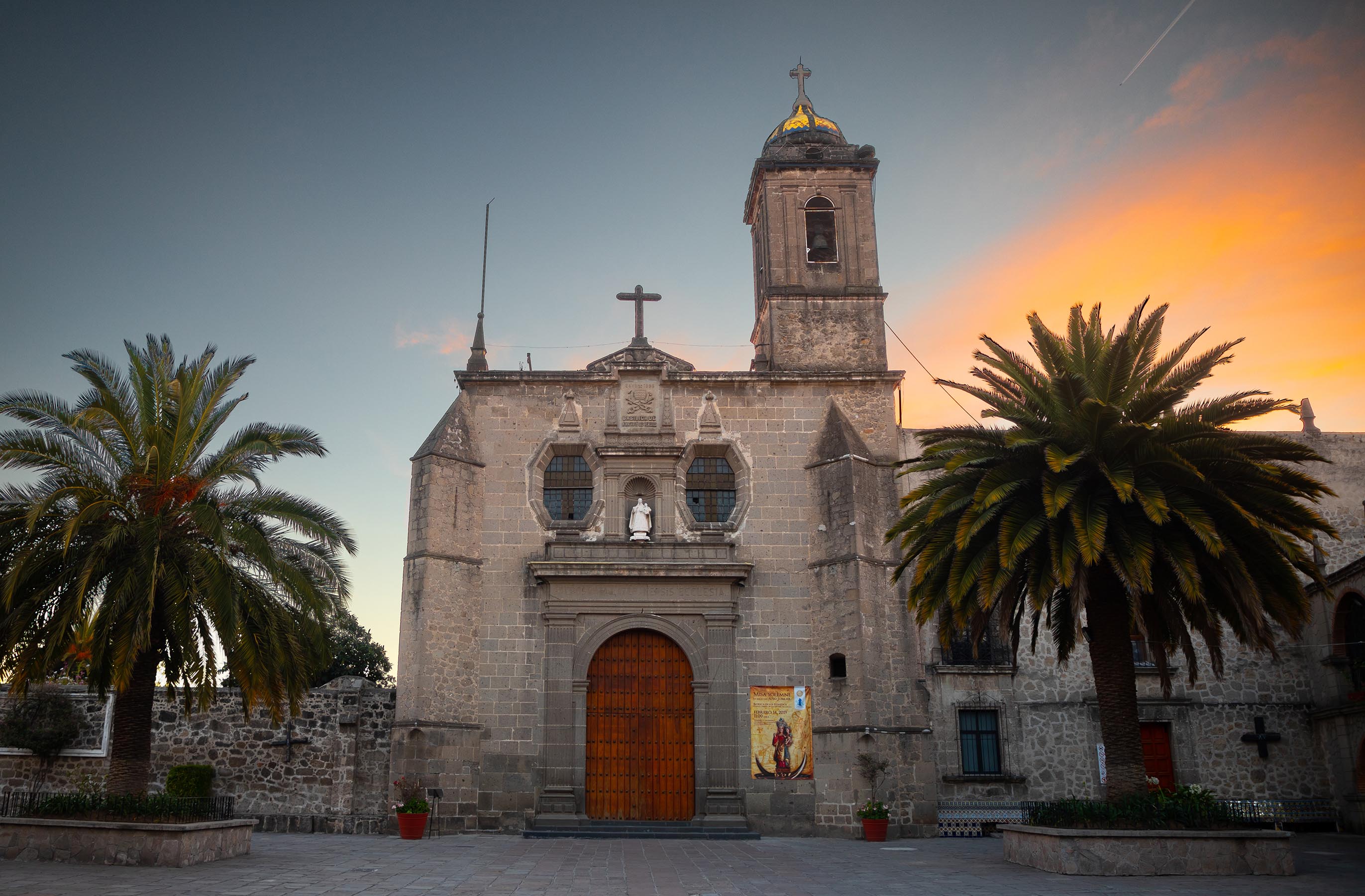 Basilica de los remedios al amanecer